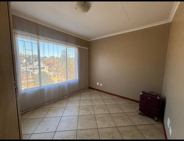 2 BEDROOM TOWNHOUSE FOR SALE IN FLORIDA GLEN